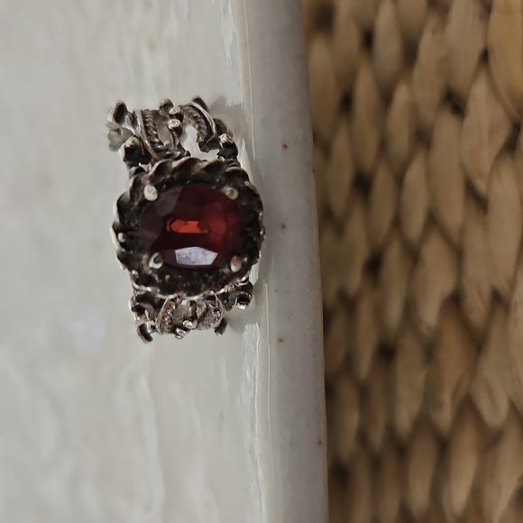 Vintage Red Garnet Silver Ring - Picture 4 of 9